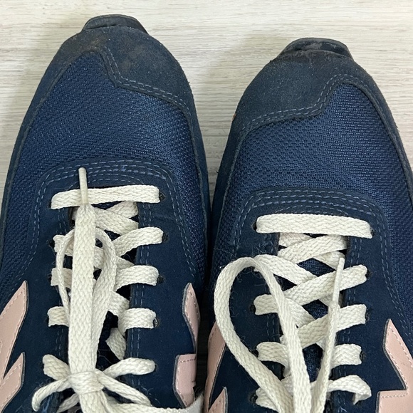 New Balance Classic Navy blue with pink logo | Size 8 - Picture 3 of 5